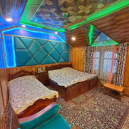 Exotic Young Shreen Houseboat Σριναγκάρ Εξωτερικό φωτογραφία